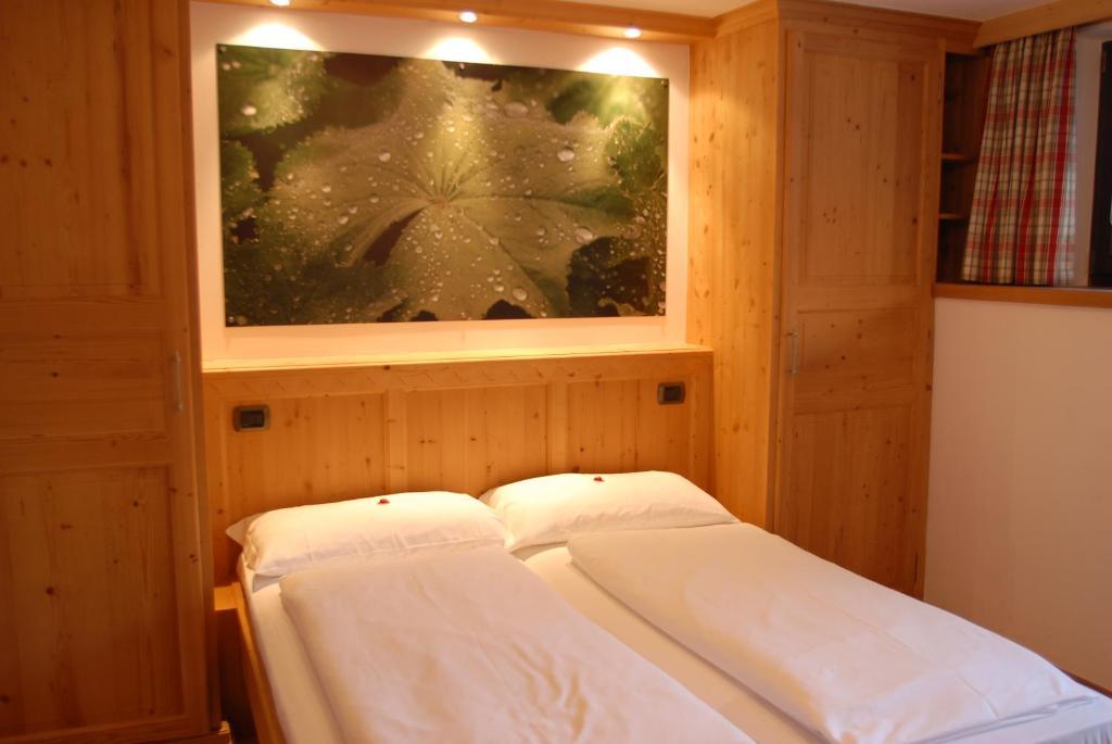 Hotel Loewenwirt Sexten Ruang foto